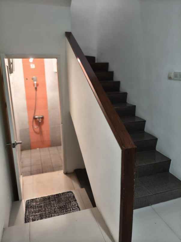 dijual rumah cluster sembrani townhouse