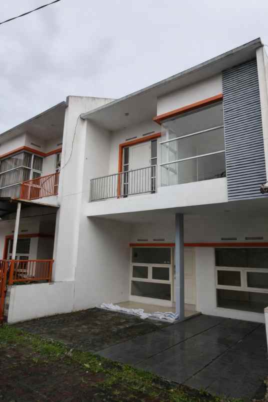 dijual rumah cluster sembrani townhouse