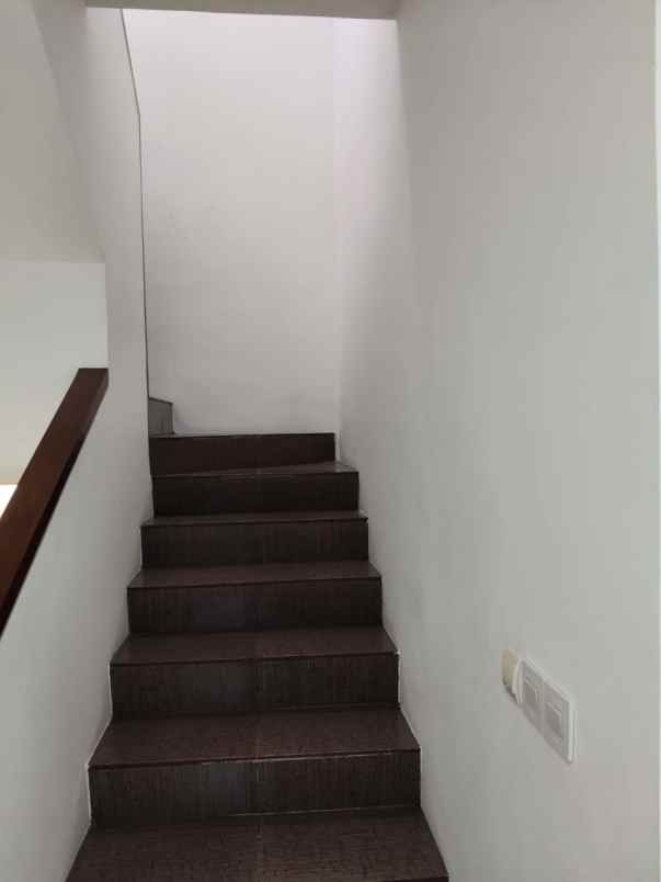 dijual rumah cluster sembrani townhouse