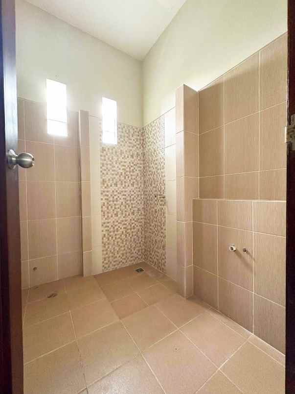 dijual rumah condet