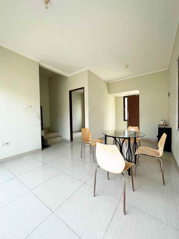 dijual rumah condet