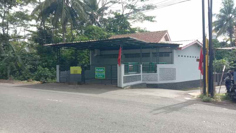 dijual rumah dan tempat usaha 1 menit ke kampus unwiku