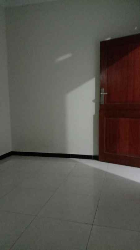 dijual rumah dan tempat usaha 1 menit ke kampus unwiku