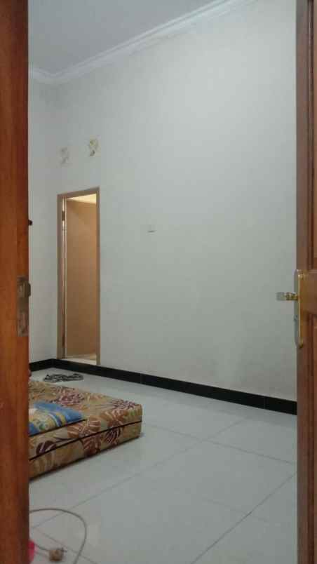 dijual rumah dan tempat usaha 1 menit ke kampus unwiku