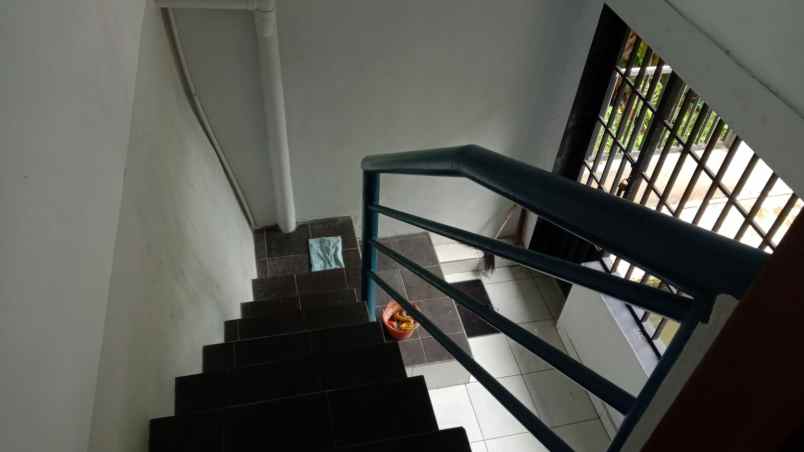 dijual rumah dan tempat usaha 1 menit ke kampus unwiku