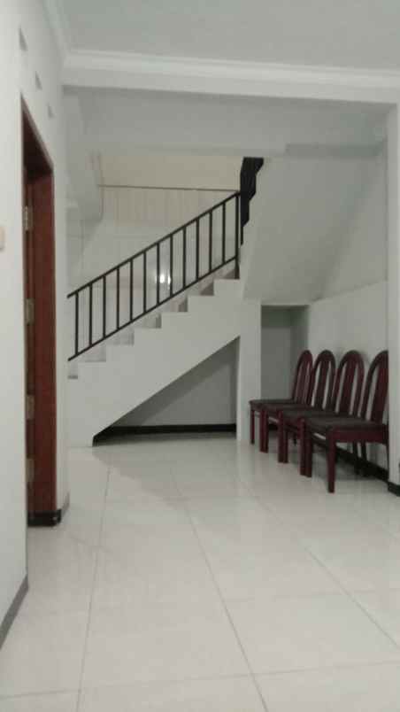 dijual rumah dan tempat usaha 1 menit ke kampus unwiku