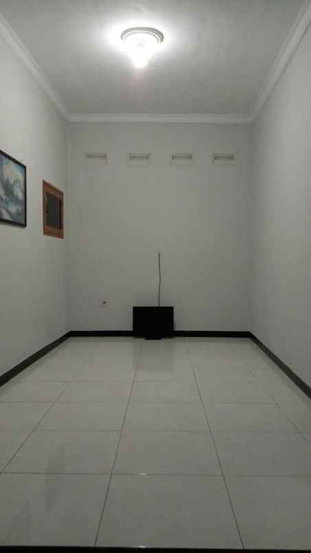 dijual rumah dan tempat usaha 1 menit ke kampus unwiku