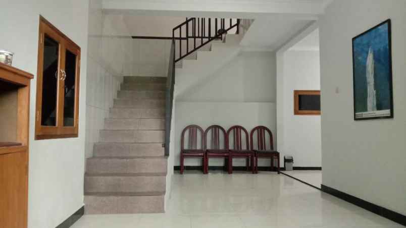 dijual rumah dan tempat usaha 1 menit ke kampus unwiku