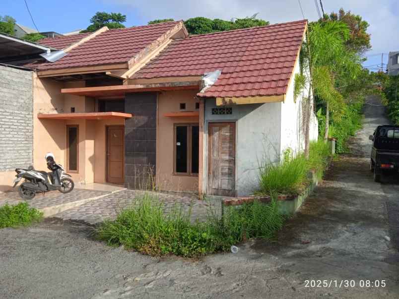 dijual rumah dekat bandara dan pusat kota