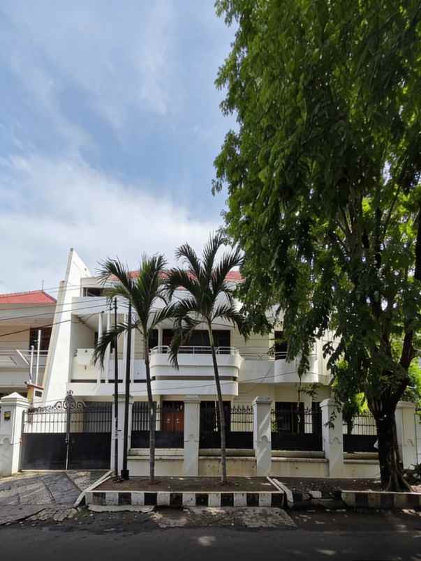 dijual rumah dharmahusada indah