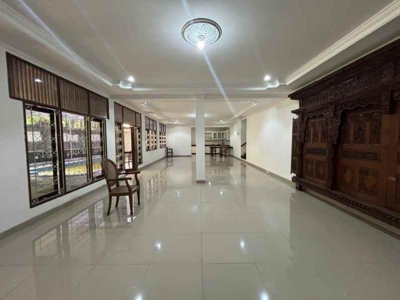 dijual rumah di bilangan cinere