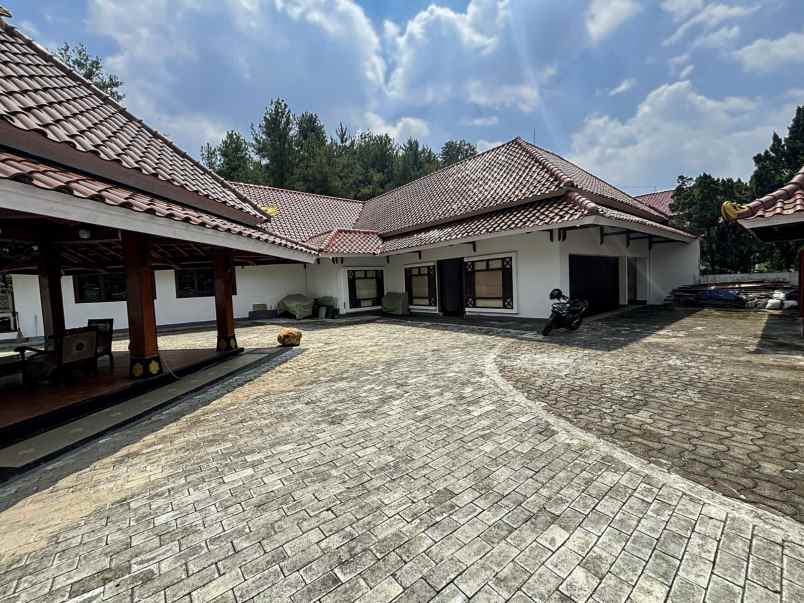 dijual rumah di bilangan cinere