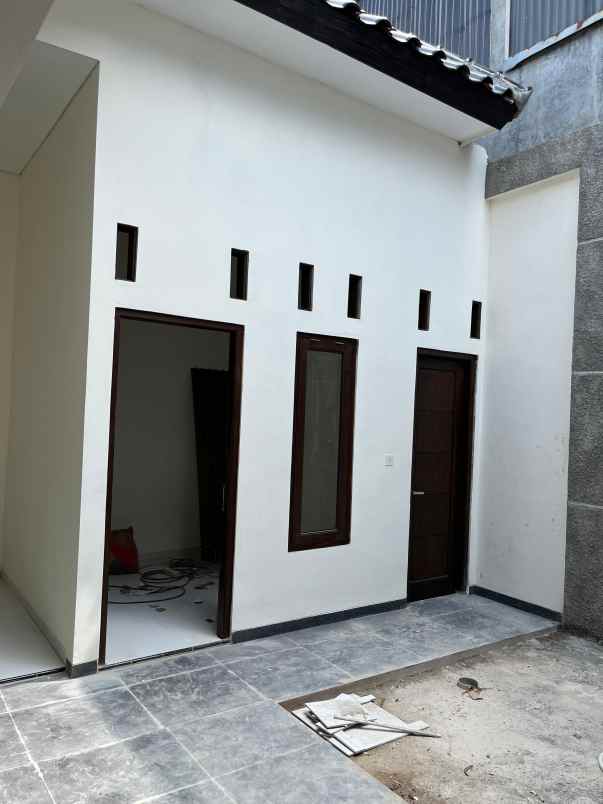 dijual rumah di fajar indah solo