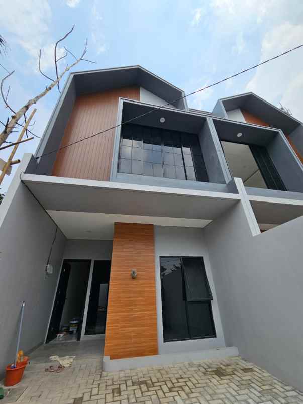 dijual rumah di kavling dki meruya