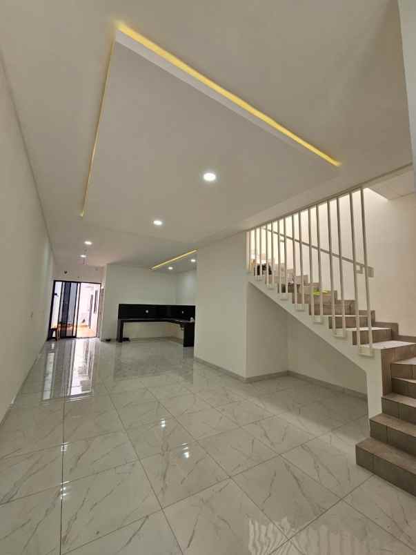 dijual rumah di kavling dki meruya