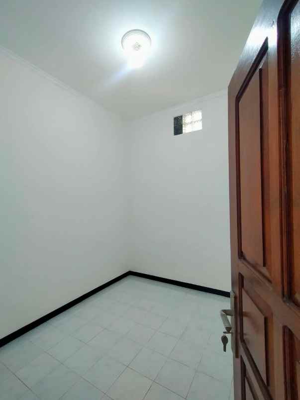 dijual rumah di lamper tengah semarang