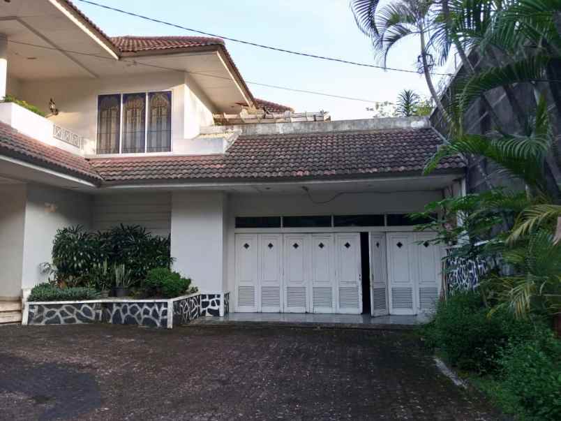 dijual rumah di lebak bulus ada swimming pool