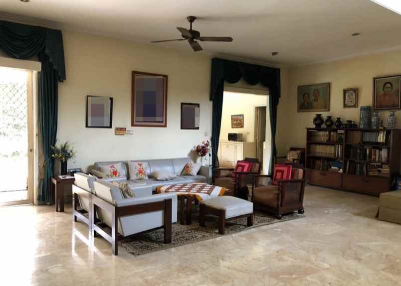 dijual rumah di lebak bulus ada swimming pool