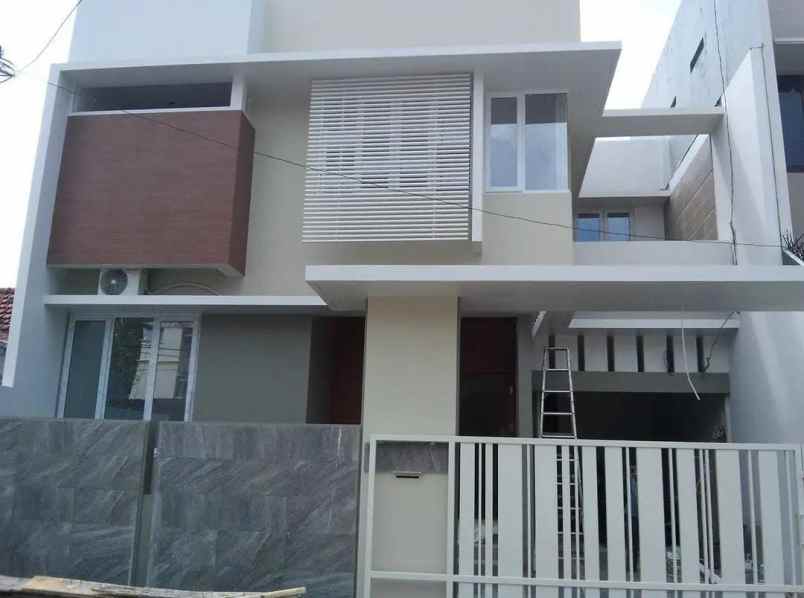 dijual rumah di seteran miroto semarang