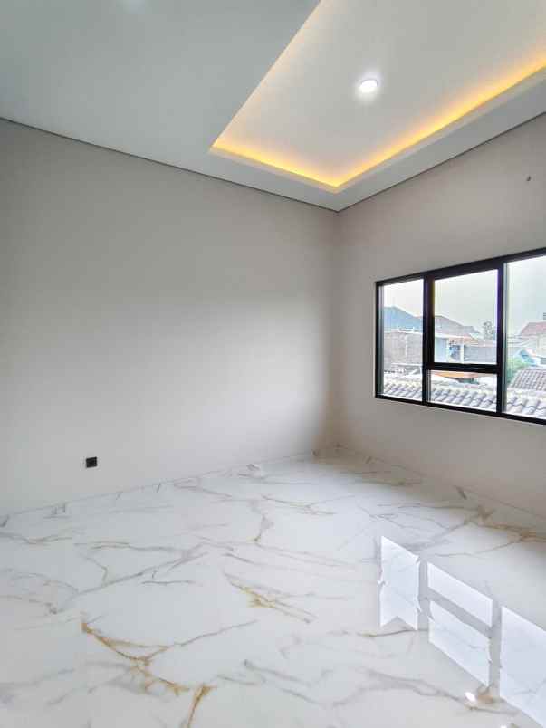dijual rumah di sumber solo