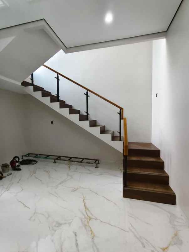 dijual rumah di sumber solo