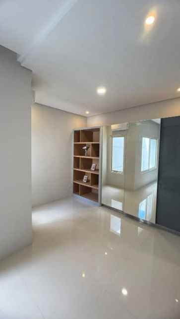 dijual rumah dian istana