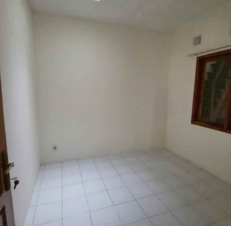 dijual rumah eksklusif komplek tamansari bukit bandung