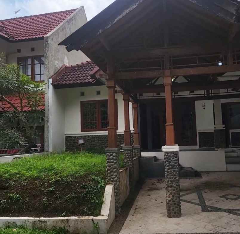 dijual rumah eksklusif komplek tamansari bukit bandung