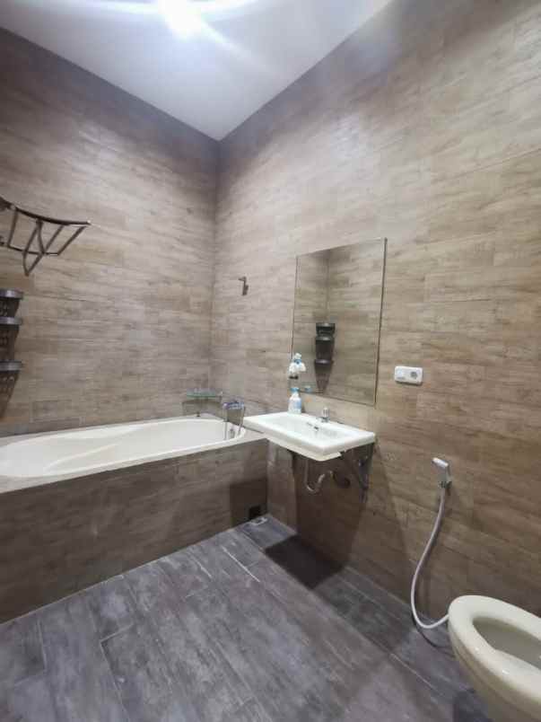 dijual rumah fulerton citraland