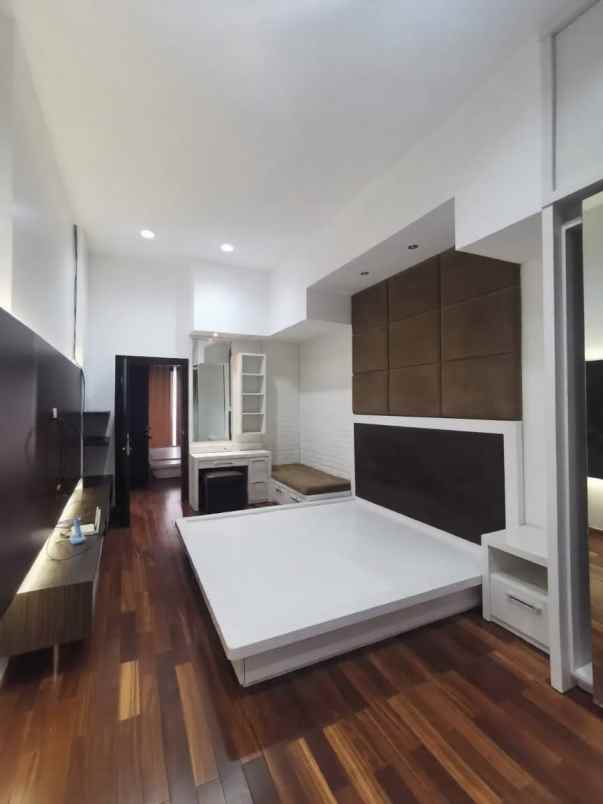 dijual rumah fulerton citraland