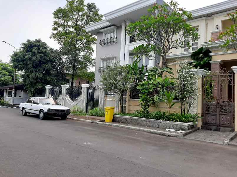 dijual rumah gandaria city