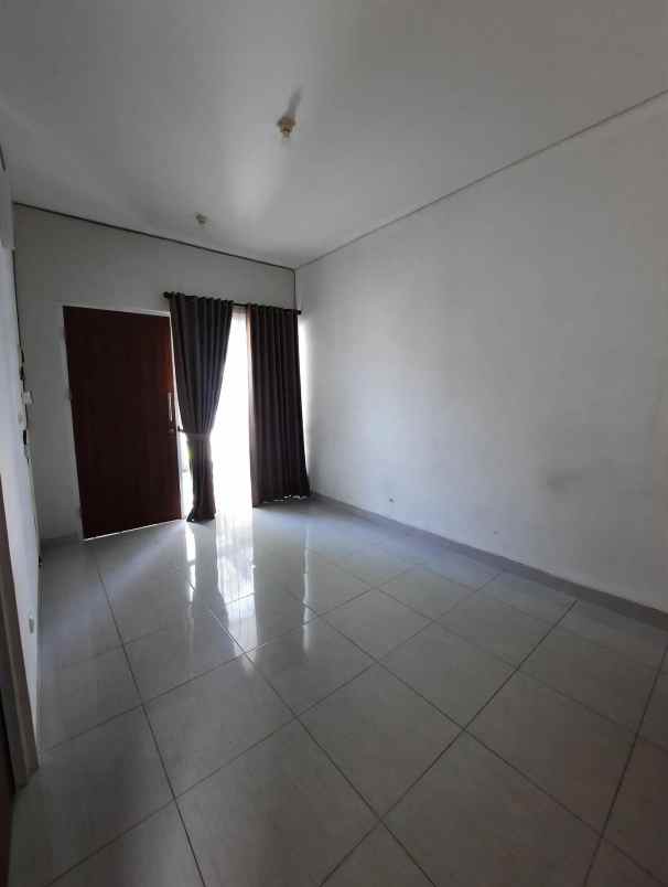 dijual rumah gardens sawangan