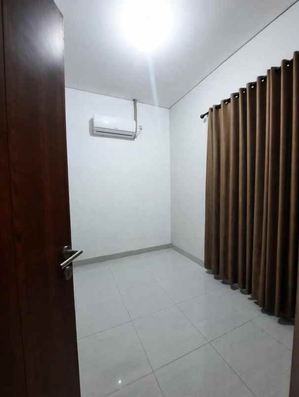 dijual rumah gardens sawangan
