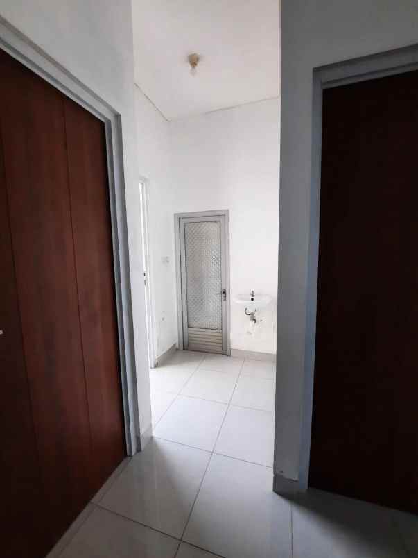 dijual rumah gardens sawangan