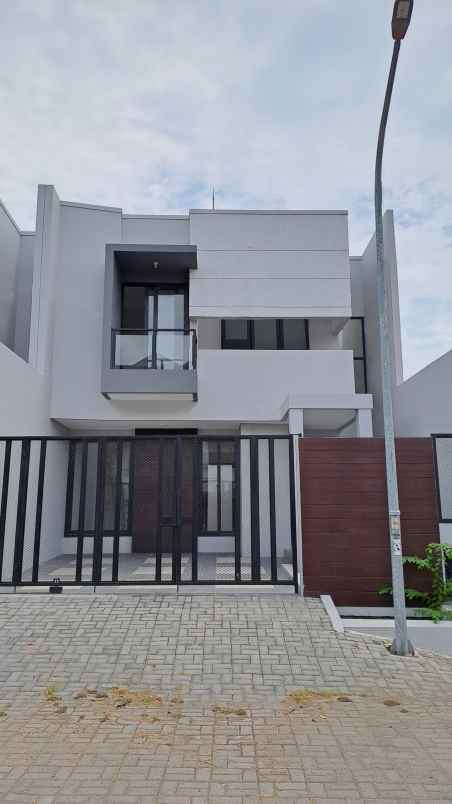 dijual rumah gayung kebonsari