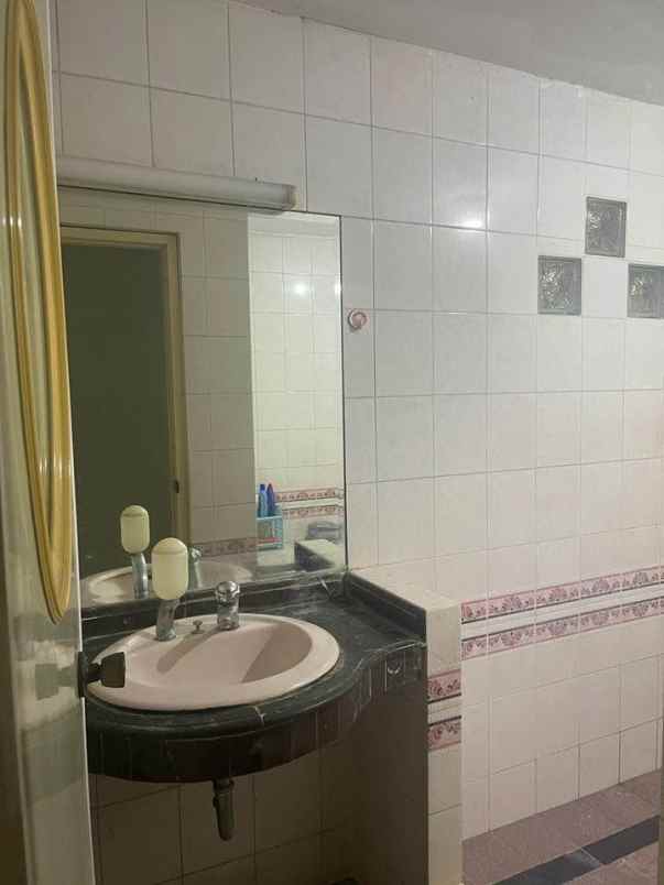 dijual rumah gayungsari