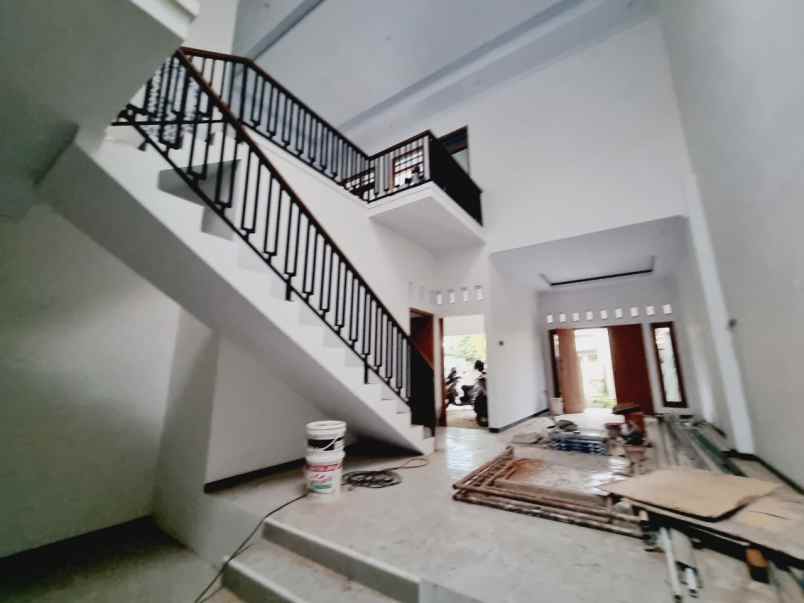 dijual rumah gedongan colomadu karanganyar