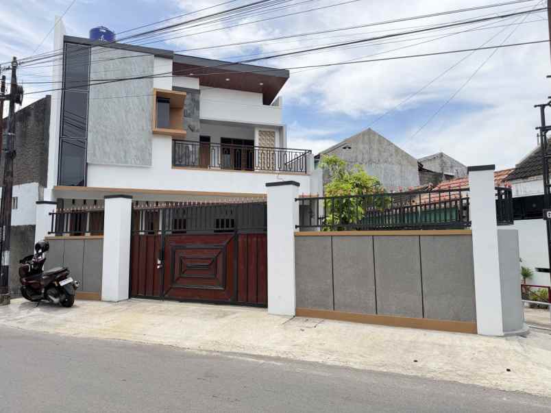 dijual rumah gedongan colomadu karanganyar