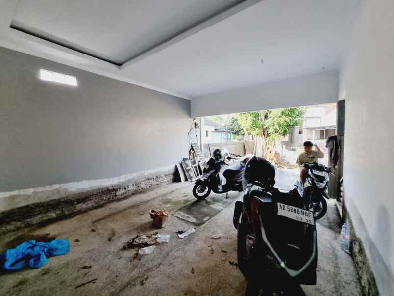 dijual rumah gedongan colomadu karanganyar