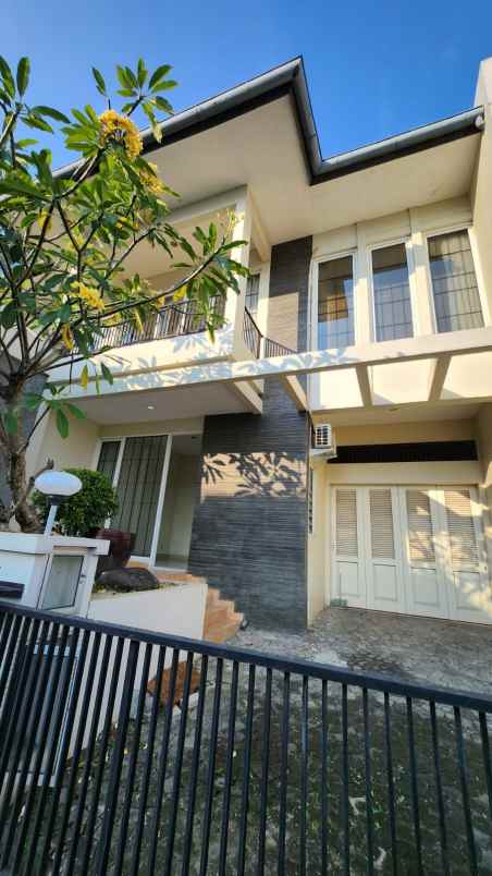 dijual rumah graha candi golf