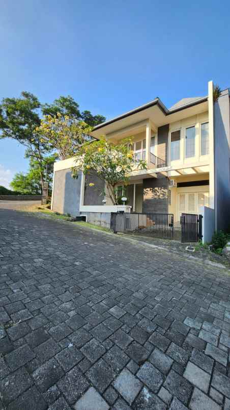 dijual rumah graha candi golf