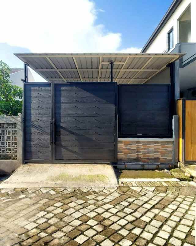 dijual rumah graha sukolilo regency