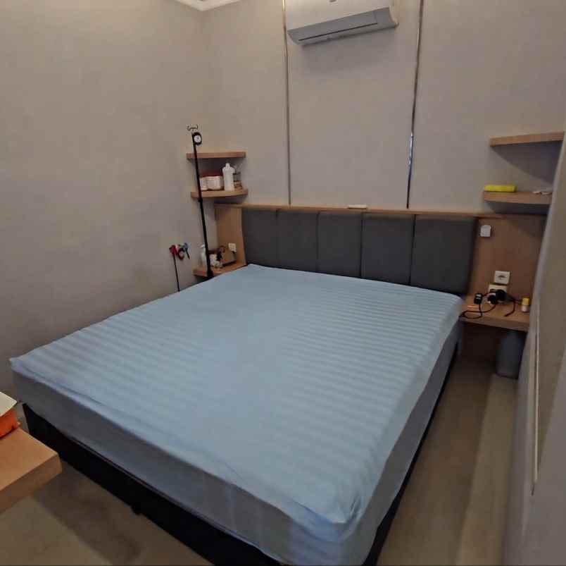 dijual rumah grand pakuwon barat