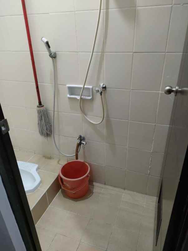 dijual rumah green lake city boulevard