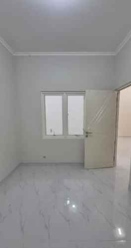 dijual rumah green semanggi