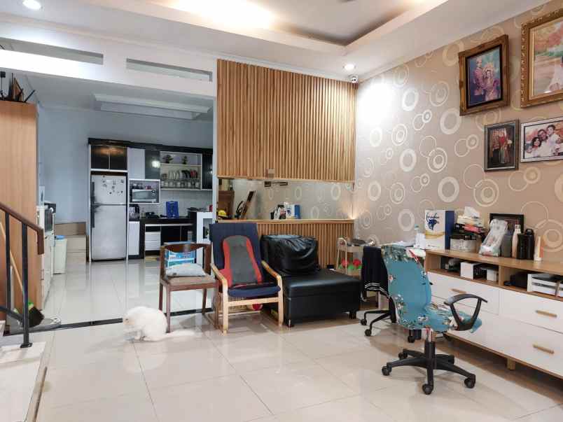 dijual rumah harapan indah