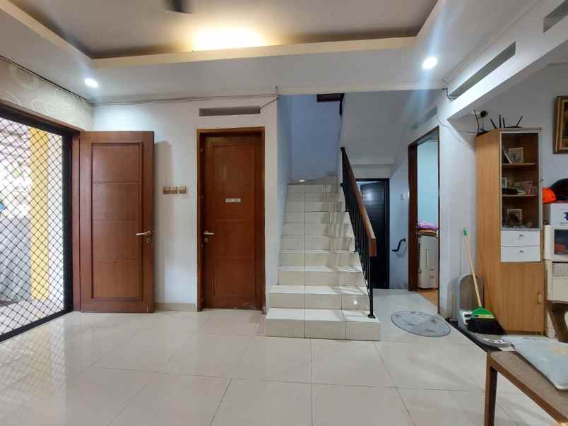 dijual rumah harapan indah