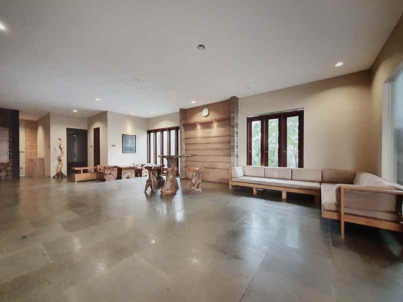 dijual rumah isola kec sukasari kota