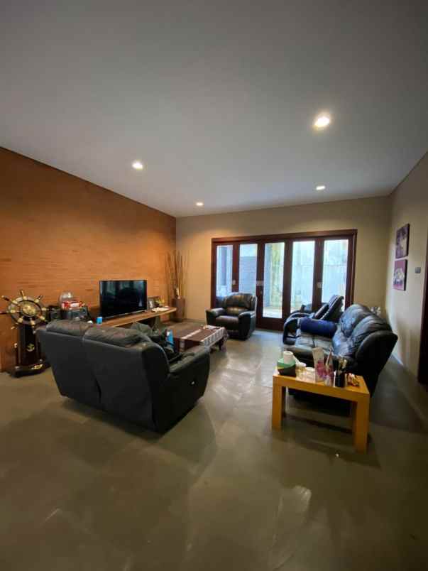 dijual rumah isola kec sukasari kota