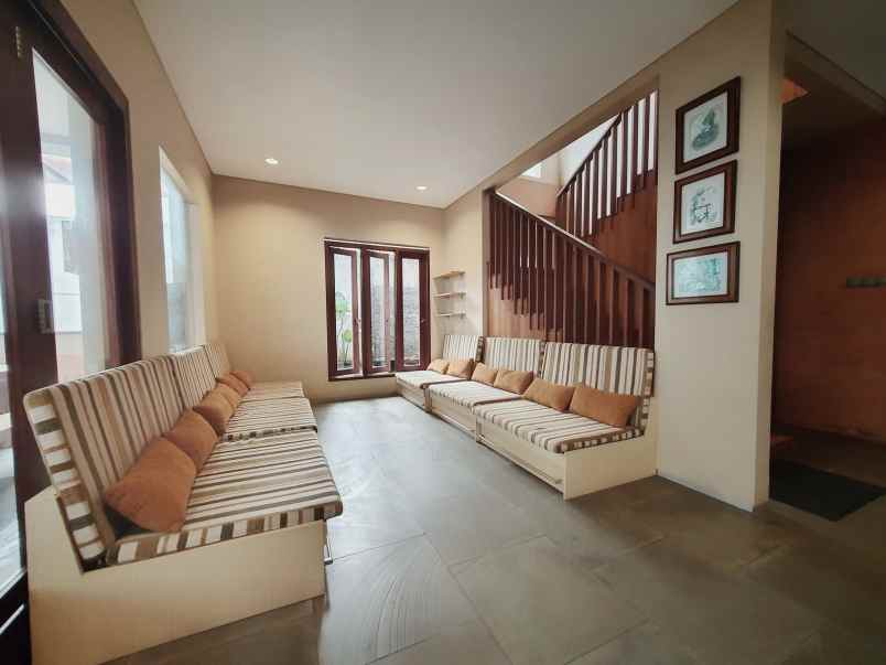 dijual rumah isola kec sukasari kota